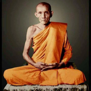 Thai monk LP Kuay consecrating protective amulet